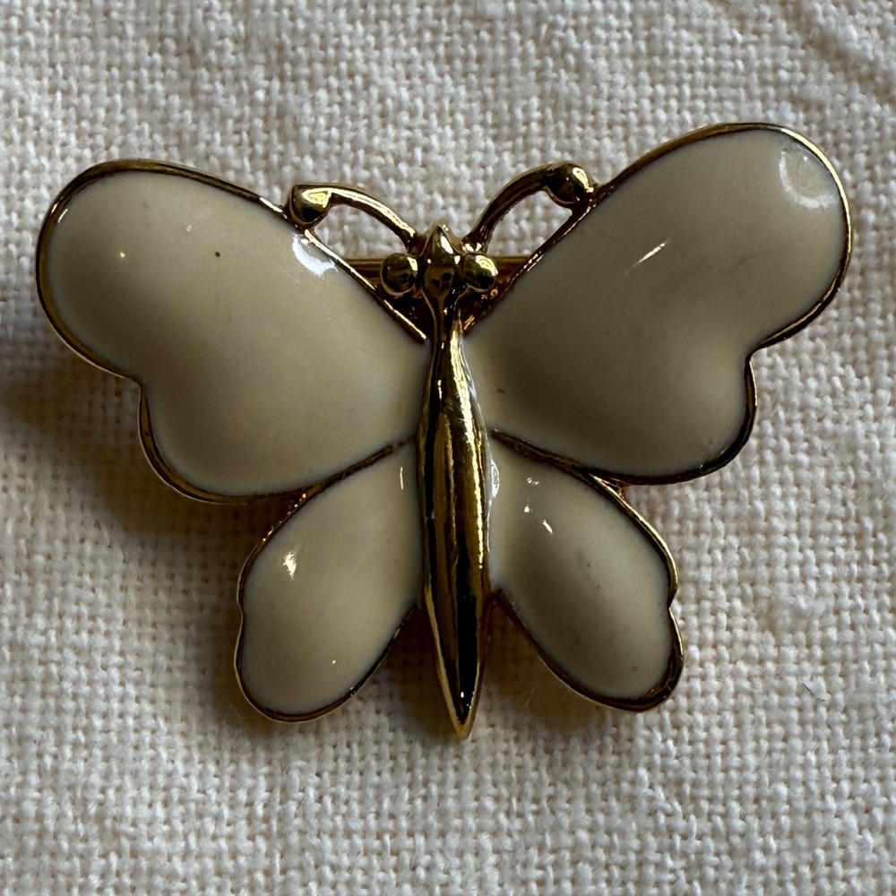 Dainty Minimalist Monet Enamel Beige Gold Tone Butterfly Brooch Pin Accessory